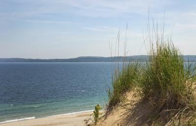 Une vue du lac Michigan et les dunes de sable dans le nord du Michigan.