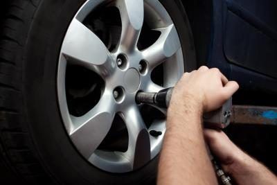 Si vos pneus sont usés inégalement, votre voiture pourrait commencer à vibrer à des vitesses plus élevées.