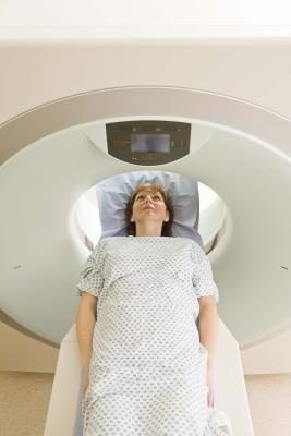 Machines médicale IRM utilisent des champs magnétiques élevés pour produire des images internes du corps.