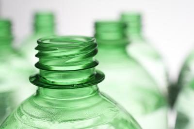 Les bouteilles en plastique contiennent du BPA.