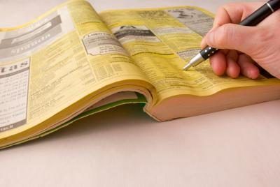 Recherchez votre région's yellow pages for a repair person.