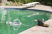 Plus aspiration de votre piscine peut être nécessaire pour l'eau rouillée.