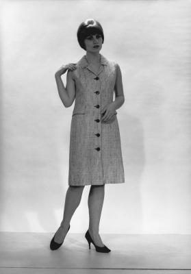 Robes chemisier étaient à la mode dans les années 1960.