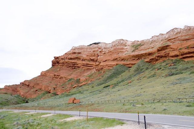 Une route panoramique nommé d'après le chef Joseph serpentant à travers une réserve indienne Shoshone dans le Wyoming.